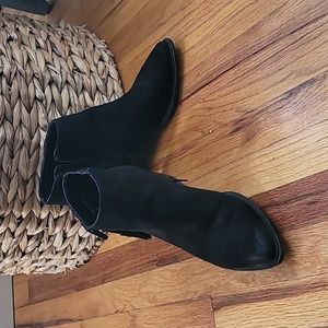 Betsey Johnson black bootie 9